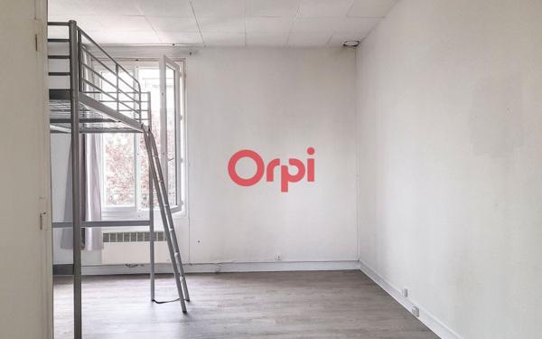 Appartement à louer    1 pièce •  Suresnes