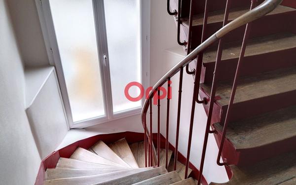 Appartement à louer    1 pièce •  Suresnes