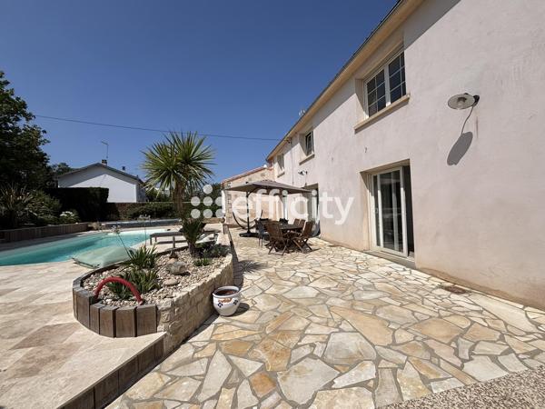 Maison
         9 pièces
        - 243 m² 487 000 € *