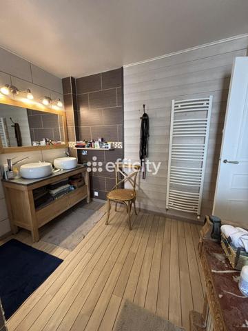 Maison
         9 pièces
        - 243 m² 487 000 € *