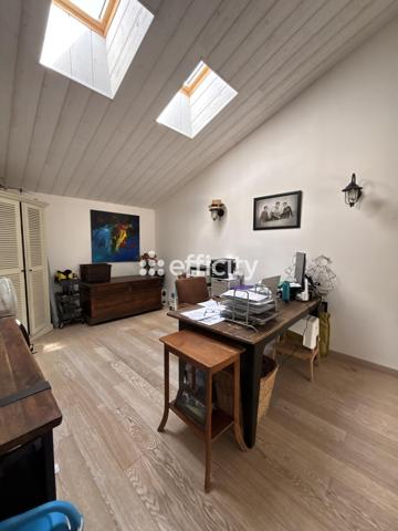 Maison
         9 pièces
        - 243 m² 487 000 € *