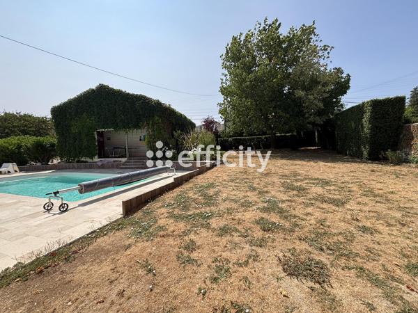 Maison
         9 pièces
        - 243 m² 487 000 € *