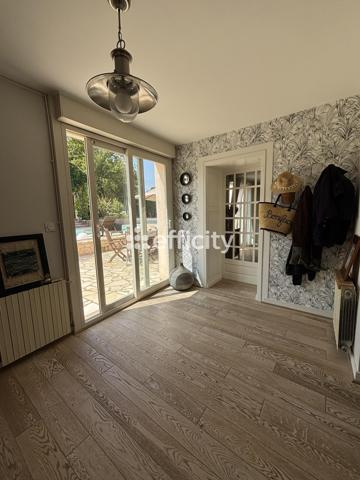 Maison
         9 pièces
        - 243 m² 487 000 € *