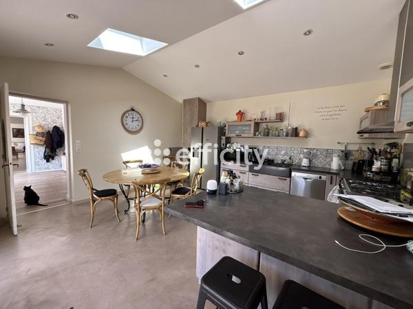 Maison
         9 pièces
        - 243 m² 487 000 € *