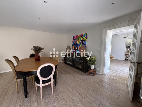 Maison
         9 pièces
        - 243 m² 487 000 € *