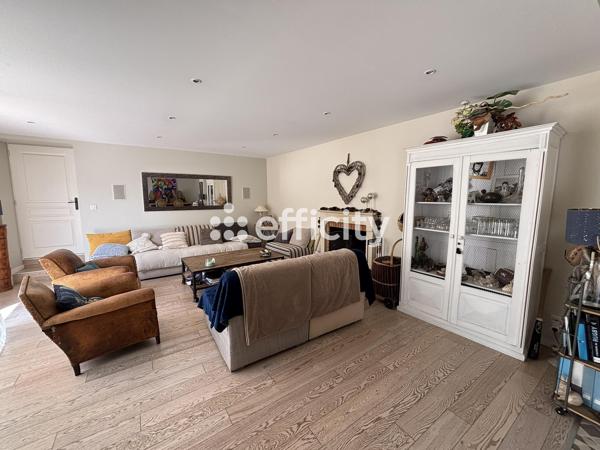 Maison
         9 pièces
        - 243 m² 487 000 € *