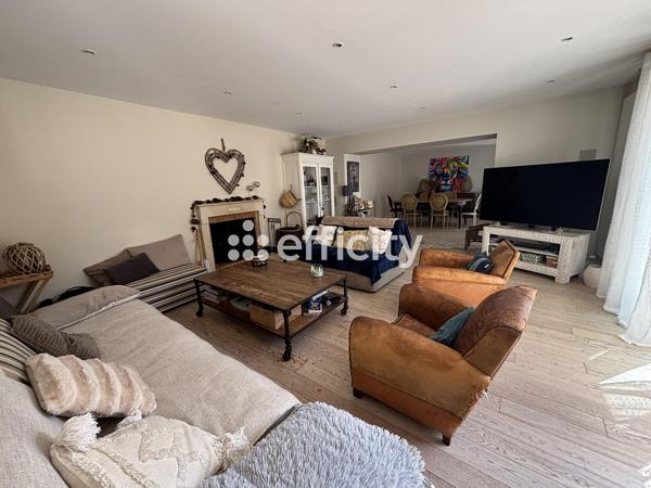 Maison
         9 pièces
        - 243 m² 487 000 € *