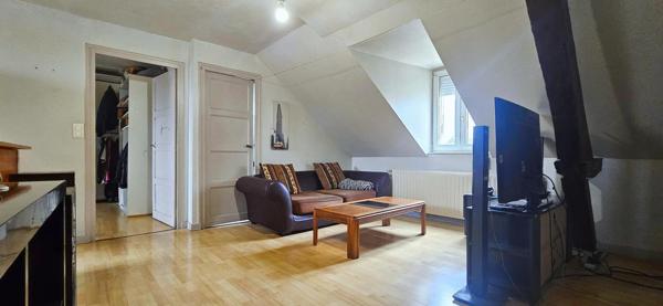 Immeuble - 2 Apt - 1 Local