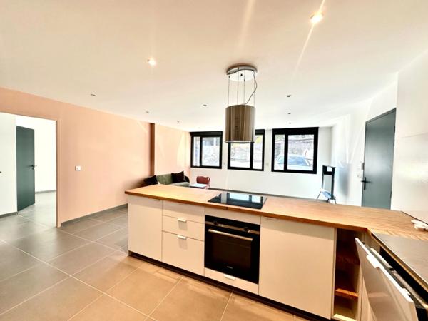 T4 rénové de 90m2 – Terrasse sur le toit de 25m2 – Possibilité activité professionnelle – Saint-Barnabé