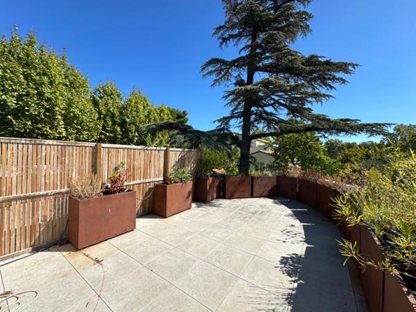 T4 rénové de 90m2 – Terrasse sur le toit de 25m2 – Possibilité activité professionnelle – Saint-Barnabé