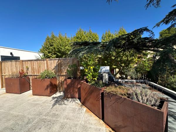 T4 rénové de 90m2 – Terrasse sur le toit de 25m2 – Possibilité activité professionnelle – Saint-Barnabé