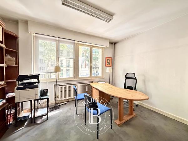 Lille, Commerce 6 Chambres -  117 m² à vendre