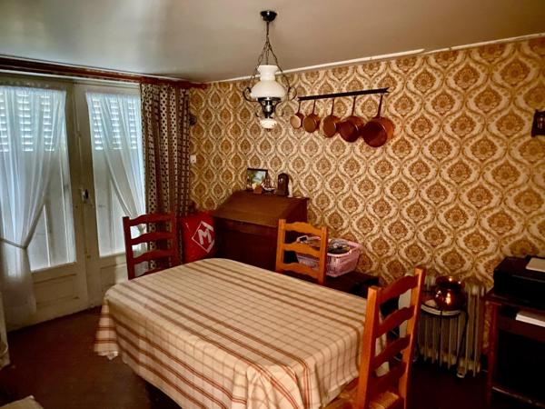 Maison à SAINT-PANTALEON-DE-LARCHE, 19600 - 5 pièces 108m²