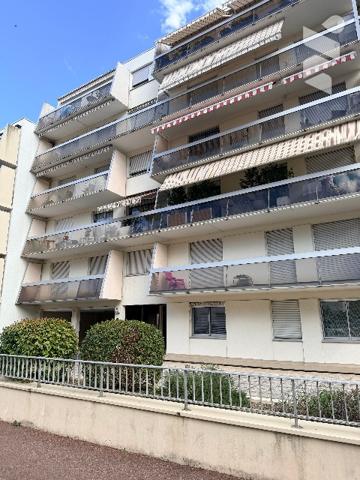 Dans résidence recherchée à VICHY,