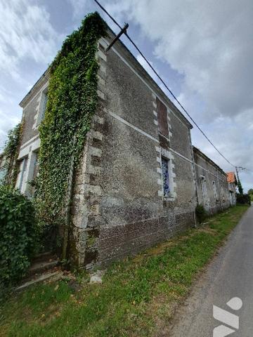 SAINT JULIEN DE CONCELLES maison en ruine sur terrain de près de 100m²