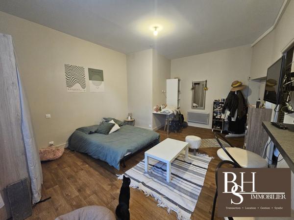 Poitiers plateau, studio 27 m² vendu meublé en excellent état.