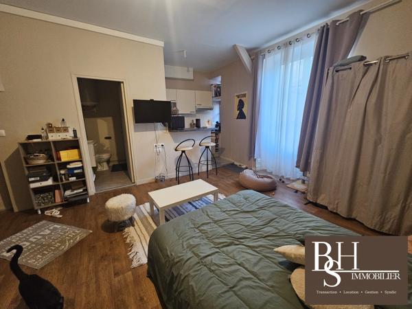 Poitiers plateau, studio 27 m² vendu meublé en excellent état.