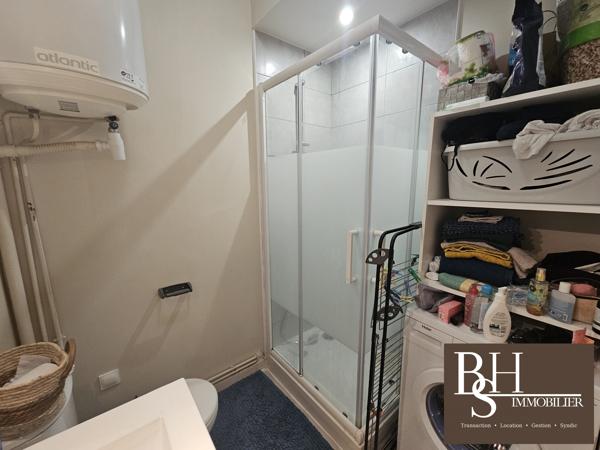 Poitiers plateau, studio 27 m² vendu meublé en excellent état.