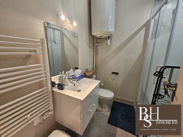 Poitiers plateau, studio 27 m² vendu meublé en excellent état.