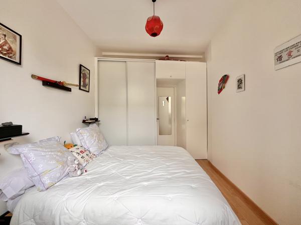 Appartement
         2 pièces
        - 45 m² Exclusivité 190 000 € *