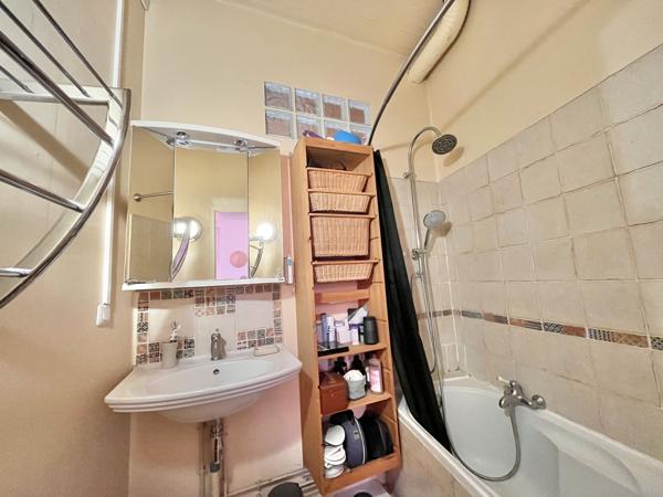 Appartement
         2 pièces
        - 45 m² Exclusivité 190 000 € *