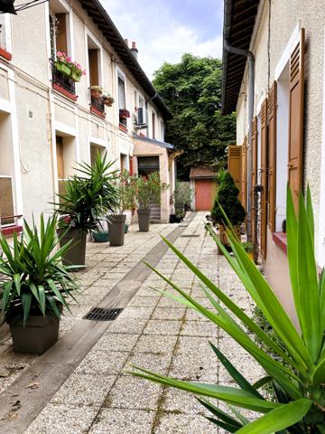Appartement
         2 pièces
        - 45 m² Exclusivité 190 000 € *