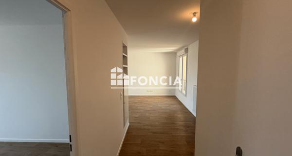 Location Appartement 3 pièces 63.7 m² - Corbeil-essonnes 91100