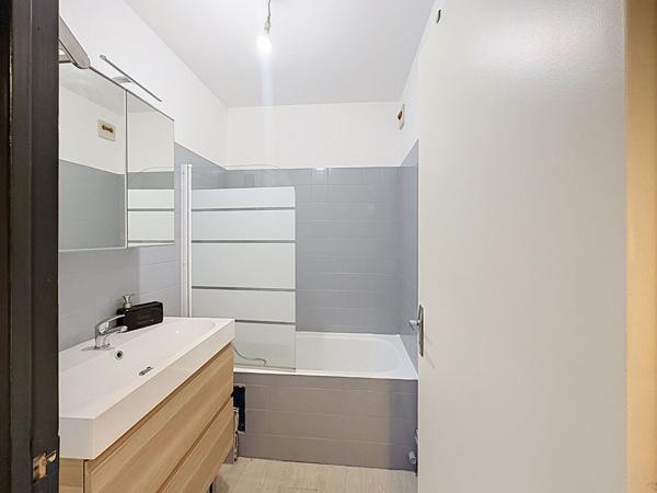 a vendre angers mongazon/st leonard Appartement T1 bis avec balcon, cave et parking ? Résidence sécurisée