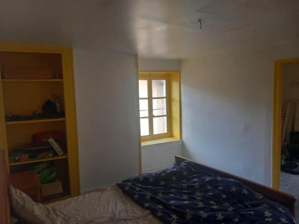 ensemble immobilier à saisir au creux de l'enfer (un T6 habitable, un grand t2 à restaurer, 2 caves , un garage et possibilités supplémentaires