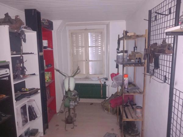 ensemble immobilier à saisir au creux de l'enfer (un T6 habitable, un grand t2 à restaurer, 2 caves , un garage et possibilités supplémentaires