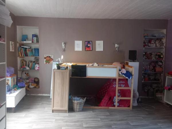 ensemble immobilier à saisir au creux de l'enfer (un T6 habitable, un grand t2 à restaurer, 2 caves , un garage et possibilités supplémentaires