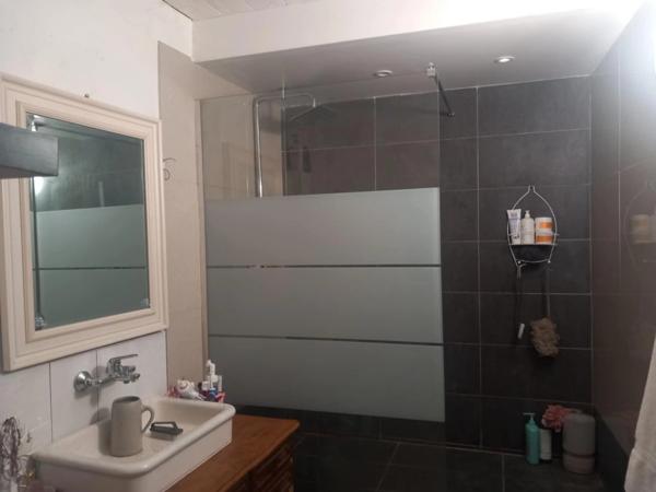 ensemble immobilier à saisir au creux de l'enfer (un T6 habitable, un grand t2 à restaurer, 2 caves , un garage et possibilités supplémentaires