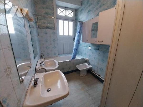 Maison à Vendre à Vitré (35500) en Ille-et-Vilaine (35)

PROCHE GARE/CENTRE-VILLE : Maison de...