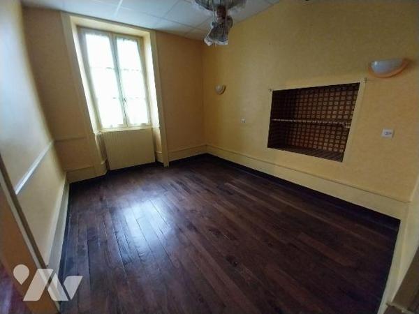 Maison à Vendre à Vitré (35500) en Ille-et-Vilaine (35)

PROCHE GARE/CENTRE-VILLE : Maison de...