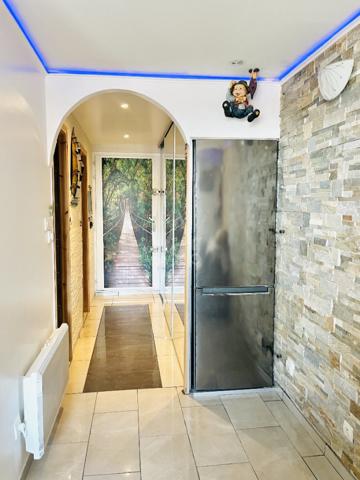 Appartement DE TYPE 2, rénové au 1er étage avec ascenseur