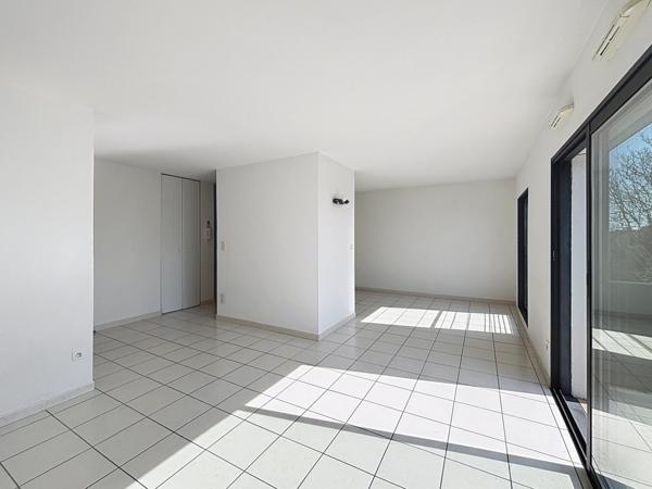 Appartement lumineux avec double extérieur et garage – Résidence sécurisée à BézierS