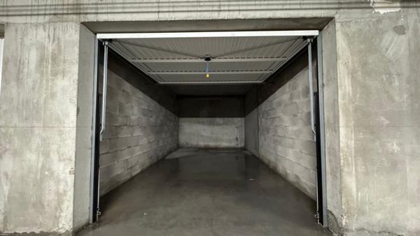 box fermé boulevard Robert Schuman 17 m2