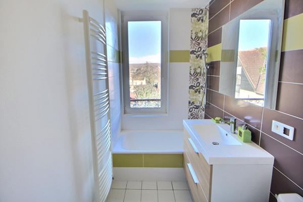 Maison familiale Vernouillet €499 000 ** - Référence 1073