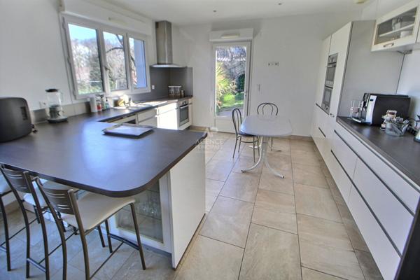 Maison familiale Vernouillet €499 000 ** - Référence 1073