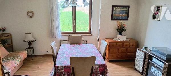 Maison de 129 m2 sur un terrain de 9,49 ares avec balcon, terrasse et jardin au calme.