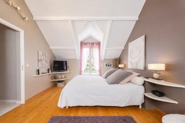 AULNAY-SOUS-BOIS - QUARTIER LE PARC | MAISON FAMILIALE 291 M² ? 5 CHAMBRES ? TERRAIN ARBORÉ 712 M² Aulnay sous bois