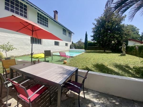 À Dax, à deux pas du centre ville maison T5 avec jardin et piscine