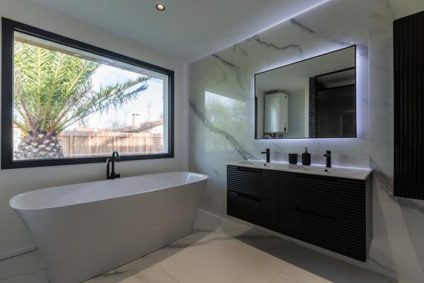 VILLA CONTEMPORAINE DE PLAIN-PIED AVEC PISCINE À ANGRESSE