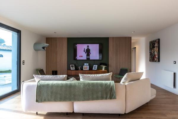 VILLA CONTEMPORAINE DE PLAIN-PIED AVEC PISCINE À ANGRESSE