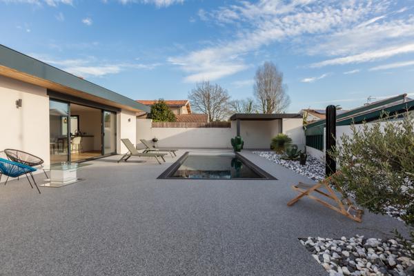 VILLA CONTEMPORAINE DE PLAIN-PIED AVEC PISCINE À ANGRESSE