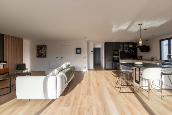 VILLA CONTEMPORAINE DE PLAIN-PIED AVEC PISCINE À ANGRESSE