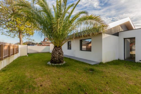 VILLA CONTEMPORAINE DE PLAIN-PIED AVEC PISCINE À ANGRESSE