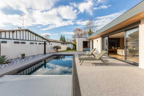 VILLA CONTEMPORAINE DE PLAIN-PIED AVEC PISCINE À ANGRESSE