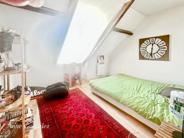 OLIVET Centre, à vendre au troisième et dernier étage avec ascenceur d'une Résidence sécurisée et calme, grand appartement lumineux avec 4 chambres, terrasse, deux places de parking et une cave