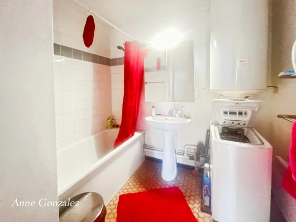 OLIVET Centre, à vendre au troisième et dernier étage avec ascenceur d'une Résidence sécurisée et calme, grand appartement lumineux avec 4 chambres, terrasse, deux places de parking et une cave
